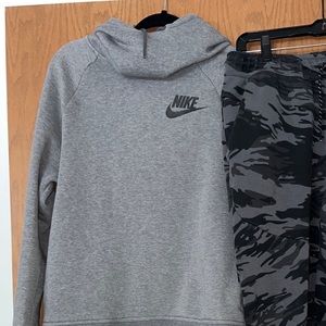 Nike sweatshirt size Medium